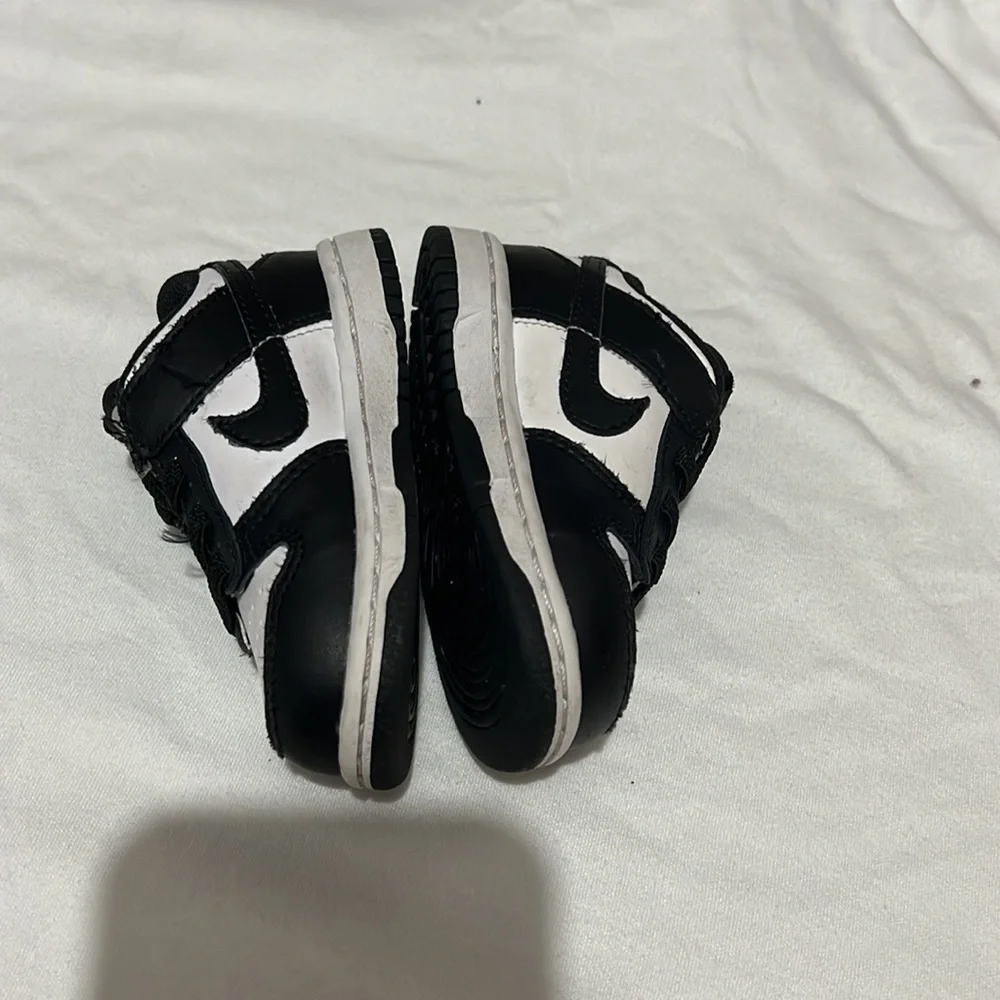 NIKE Dunk Low Panda Sneaker